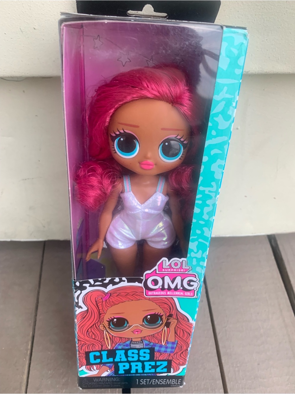 L.O.L. Surprise! Doll Class Prez with Bright Pink Hair and Blue Eyes